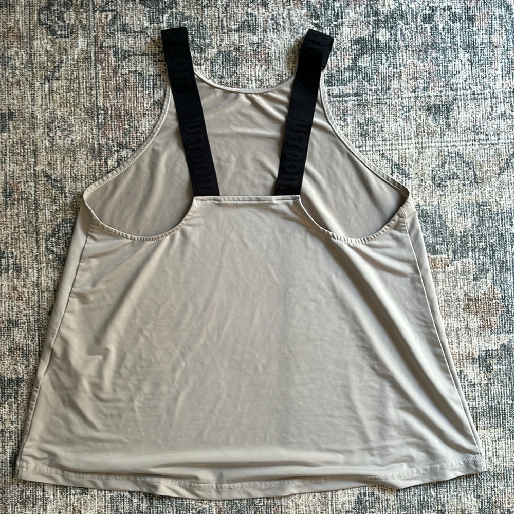 Nike Women’s Dri-Fit Tank | size S
